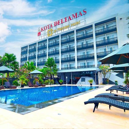 Le Premier Hotel Deltamas Cikarang Zewnętrze zdjęcie