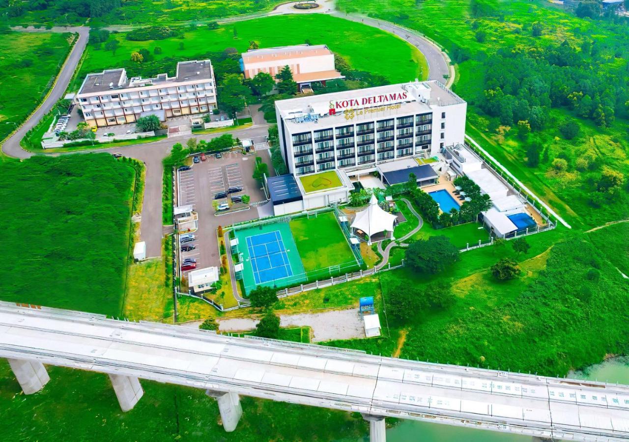 Le Premier Hotel Deltamas Cikarang Zewnętrze zdjęcie