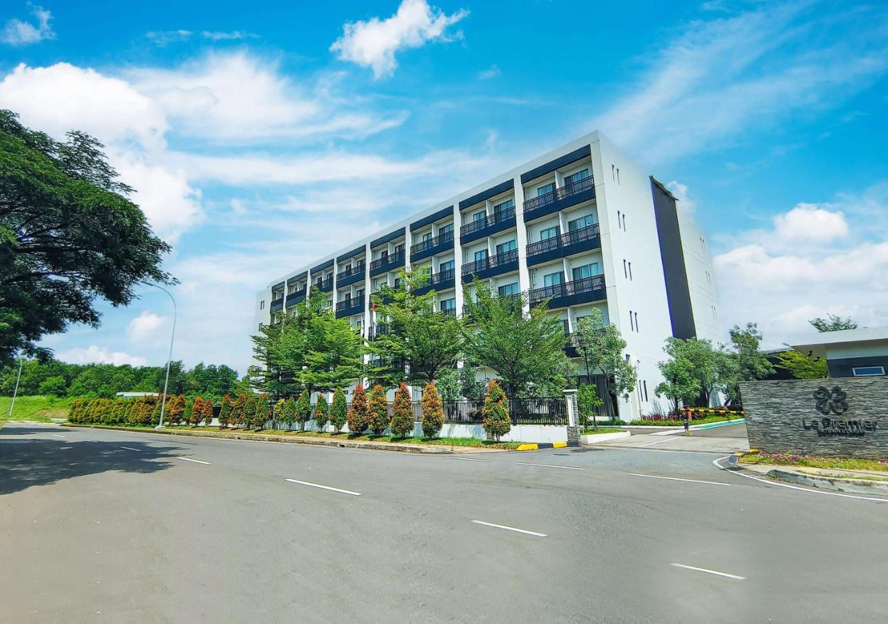 Le Premier Hotel Deltamas Cikarang Zewnętrze zdjęcie