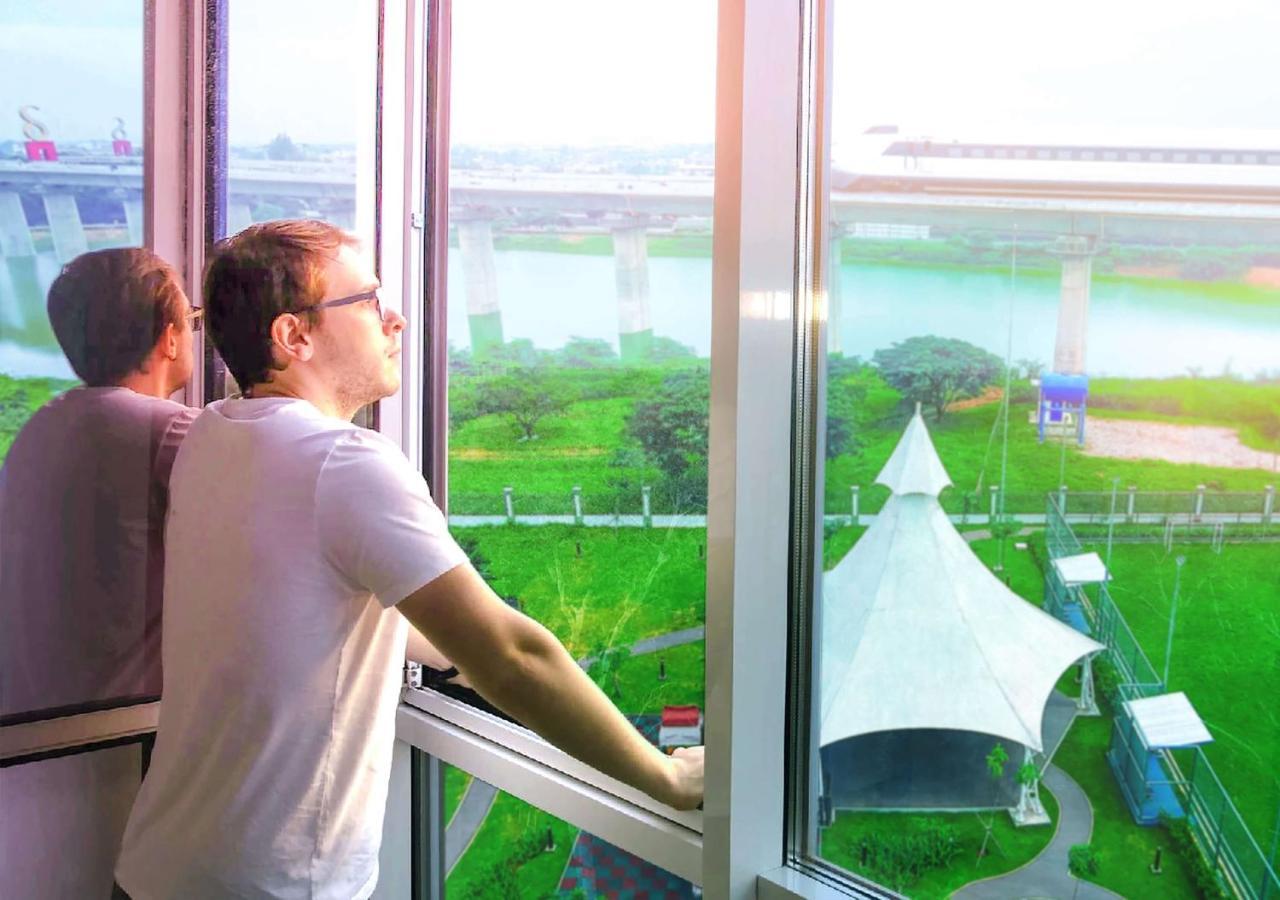 Le Premier Hotel Deltamas Cikarang Zewnętrze zdjęcie