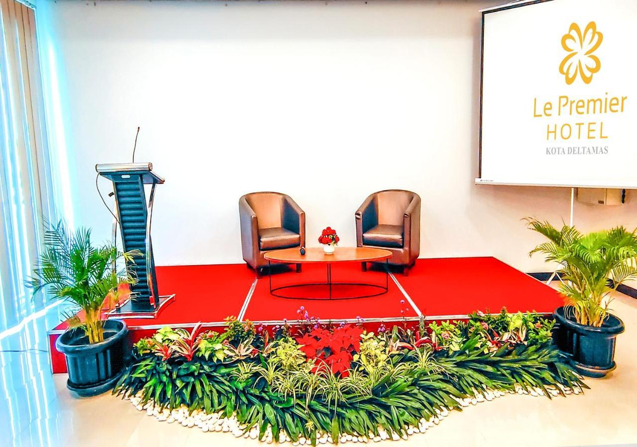 Le Premier Hotel Deltamas Cikarang Zewnętrze zdjęcie