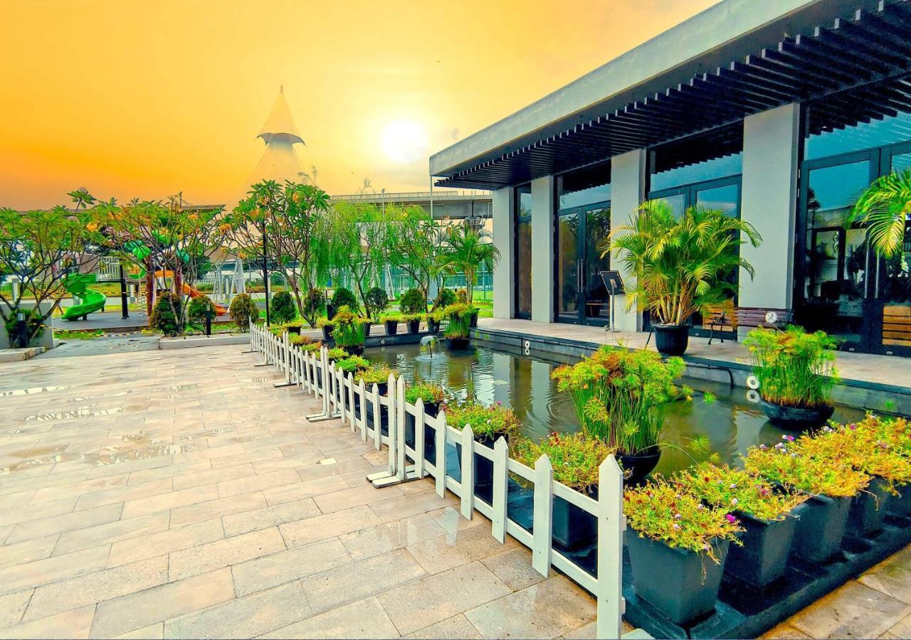Le Premier Hotel Deltamas Cikarang Zewnętrze zdjęcie
