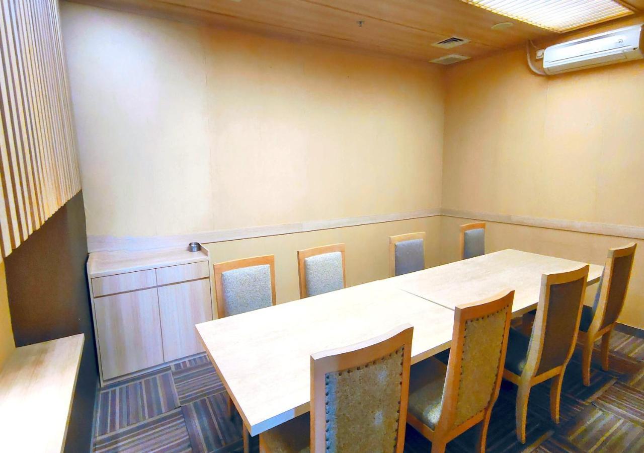 Le Premier Hotel Deltamas Cikarang Zewnętrze zdjęcie