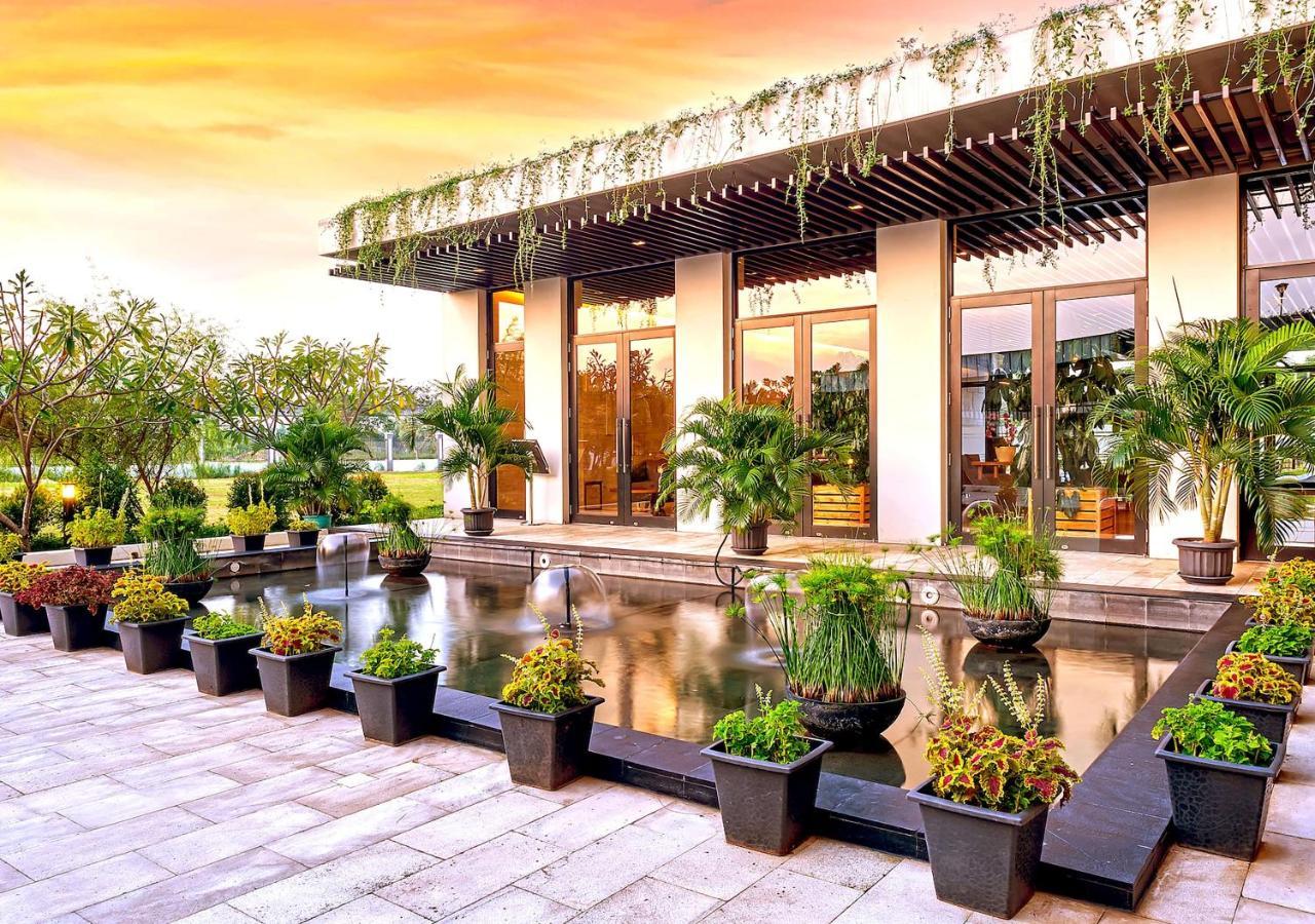 Le Premier Hotel Deltamas Cikarang Zewnętrze zdjęcie