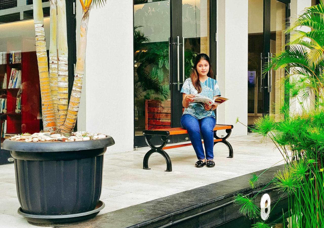 Le Premier Hotel Deltamas Cikarang Zewnętrze zdjęcie