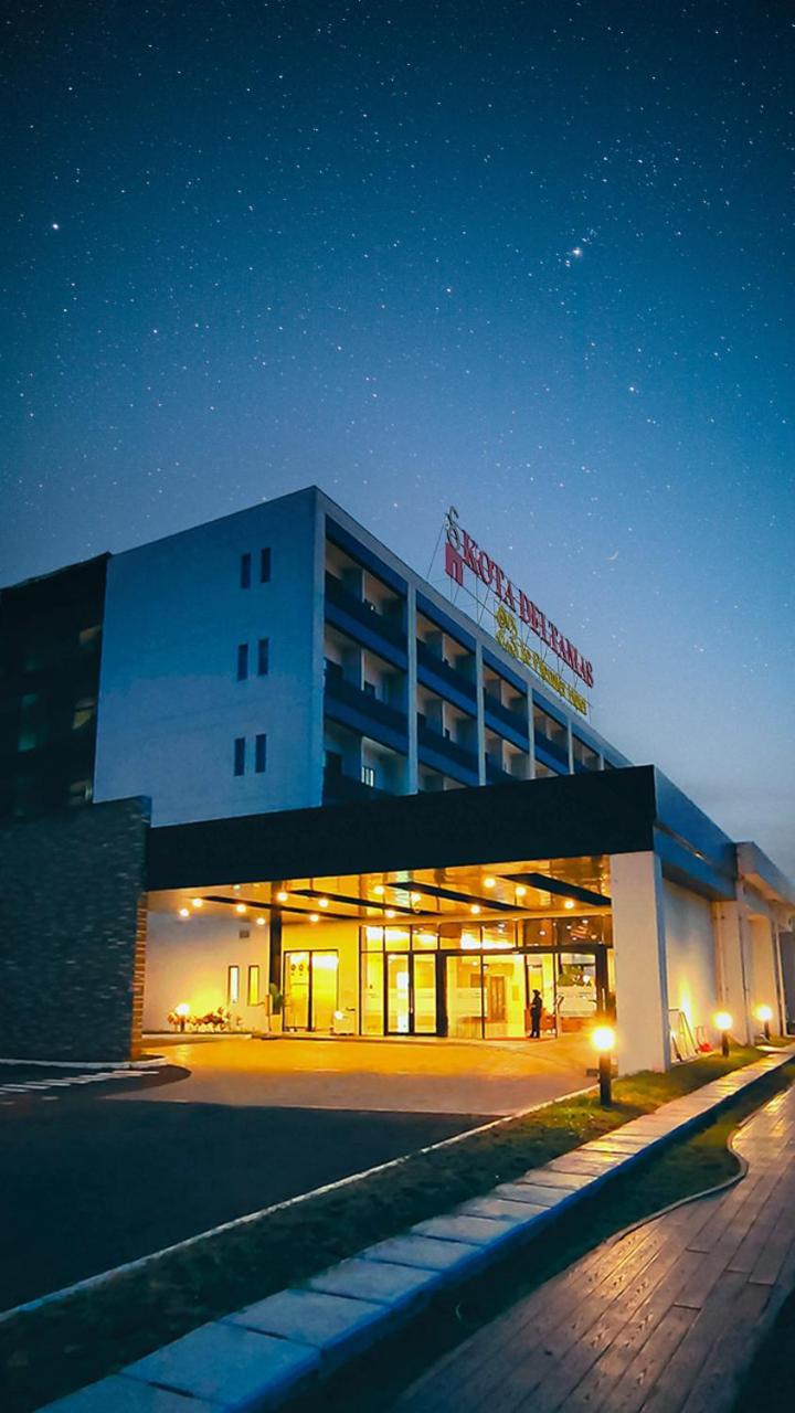 Le Premier Hotel Deltamas Cikarang Zewnętrze zdjęcie
